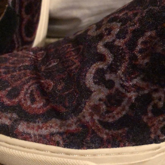 Lucky 🍀 Brand Sneakers - Picture 2 of 7